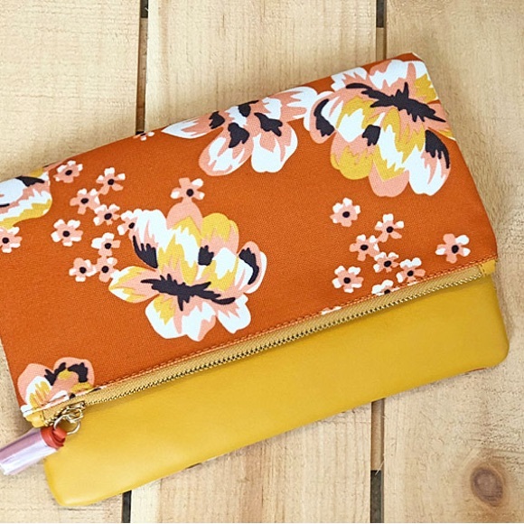NEW. Rachel Pally Reversible clutch orange/orange floral print - Picture 3 of 9